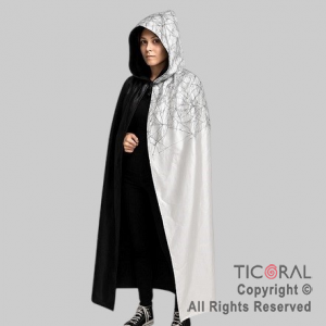 CAPA CON CAPUCHA ADULTO NEGRA Y BLANCA x 1